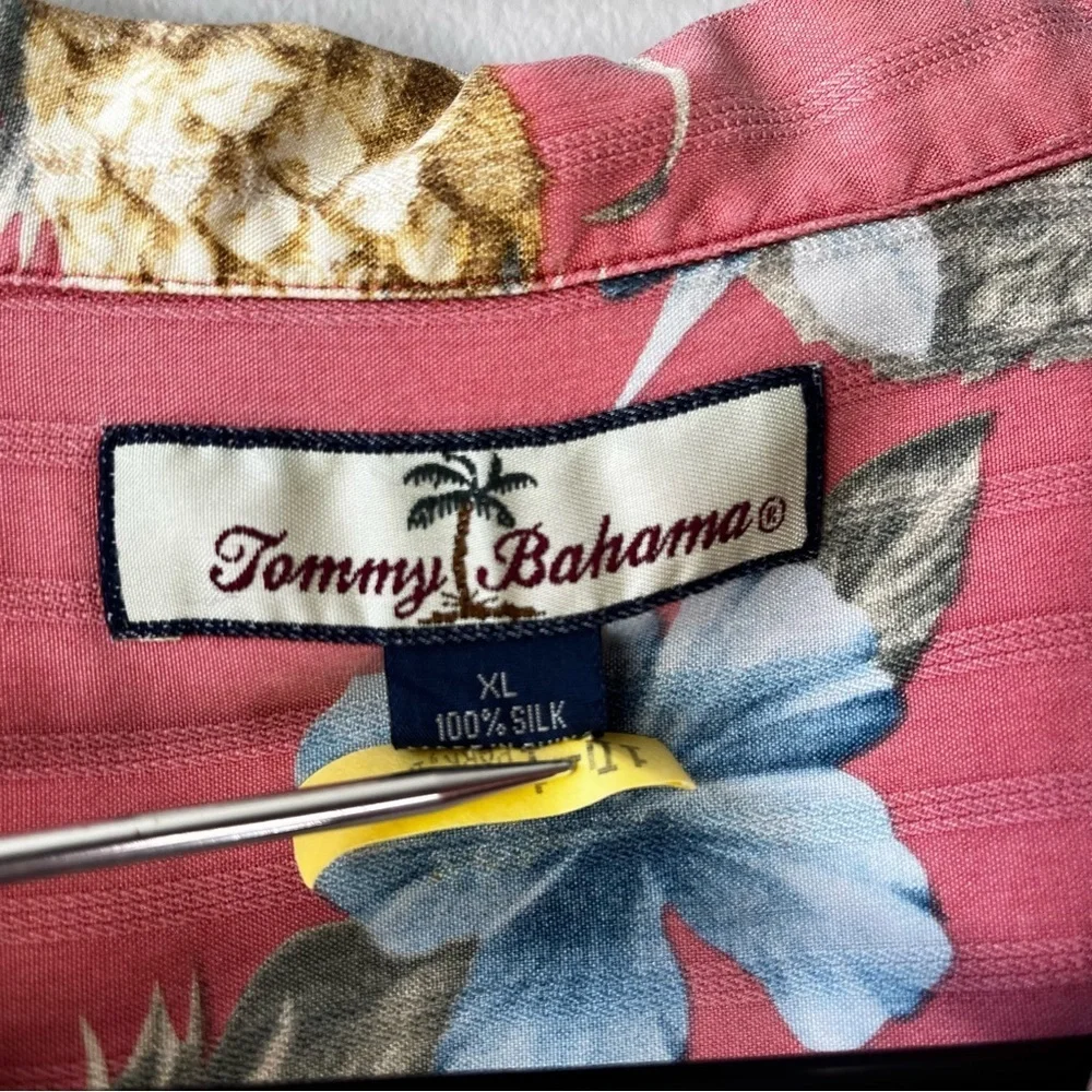 VTG Tommy Bahama Mens XL Pink Blue Hawaiian Button Up Silk SS Shirt Resortwear